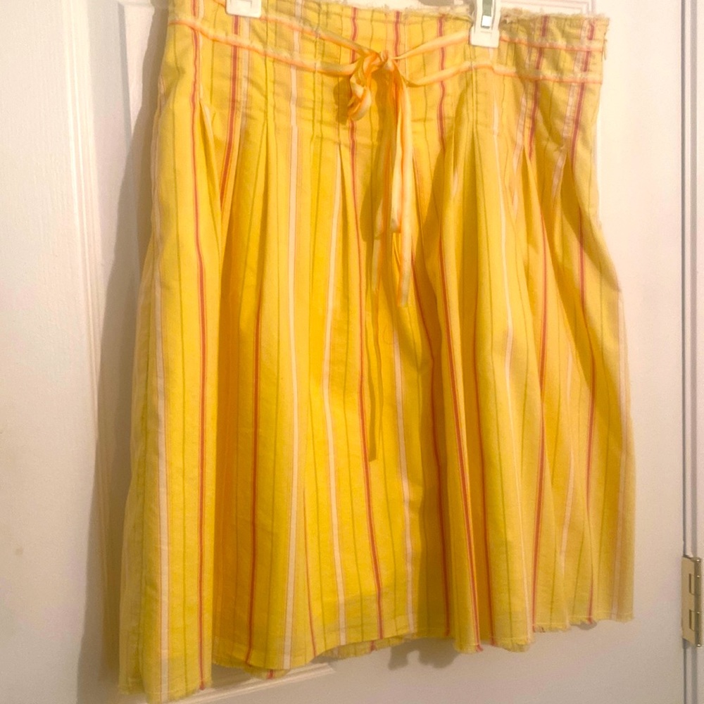 Old Navy Skirt. Yellow Stripped w/ Ribbon Detail. Size 4.